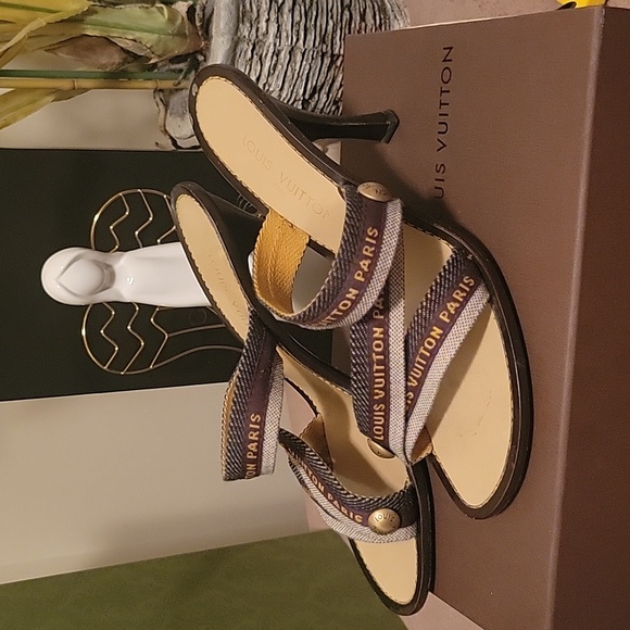 Louis Vitton Paris Sandal - Picture 5 of 10